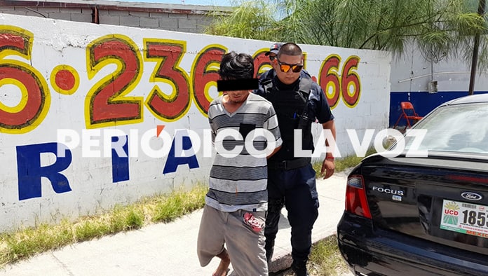 El violento joven fue consignado por la portación de un arma blanca de gran tamaño.