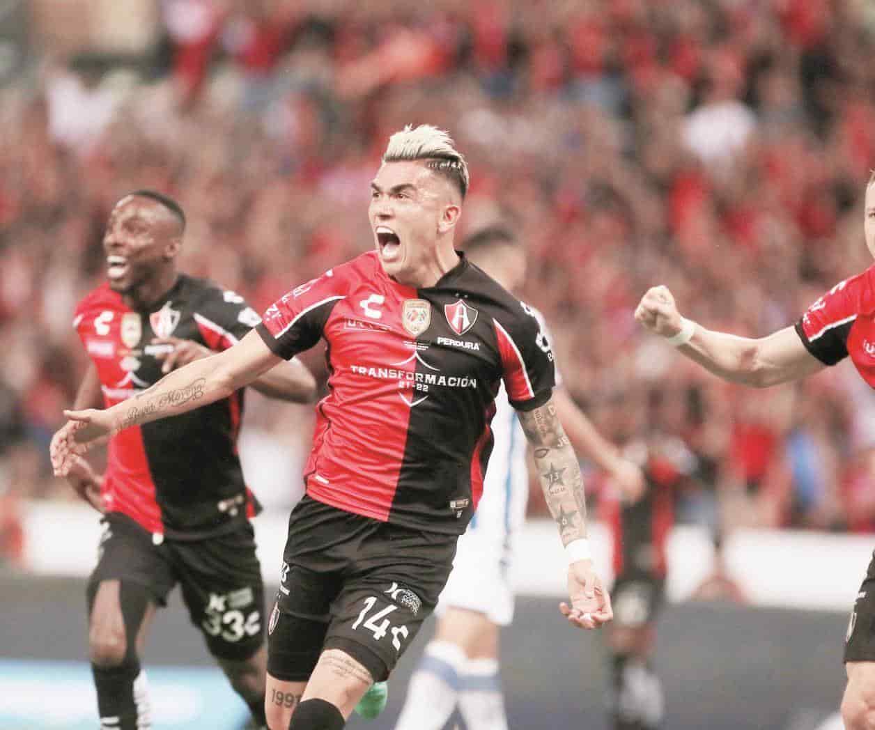 Atlas se impone con polémica sobre Cruz Azul