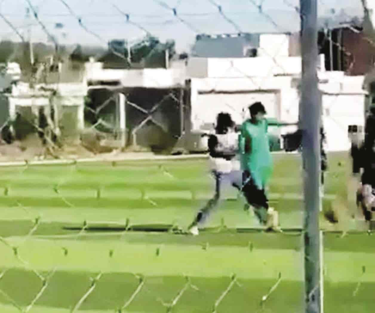 Golpea entrenador a futbolista