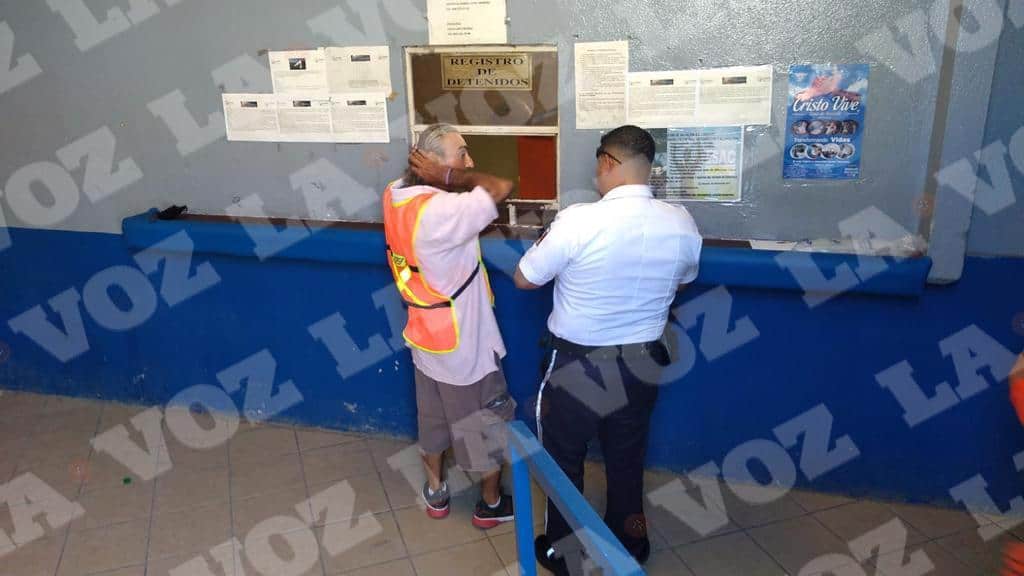 Cae lavacoches por “paletoso”
