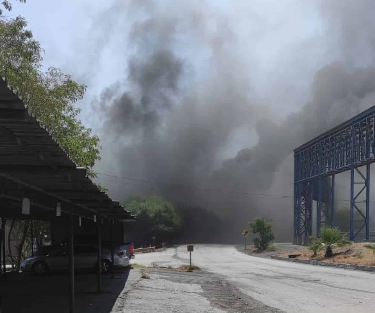Evacúan a obreros; Explosión en subestación de Planta Dos
