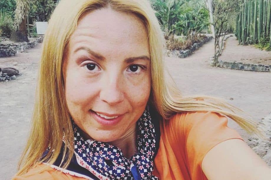 Tunden a Mafe Walker por cobrar más de dos mil pesos por saludo