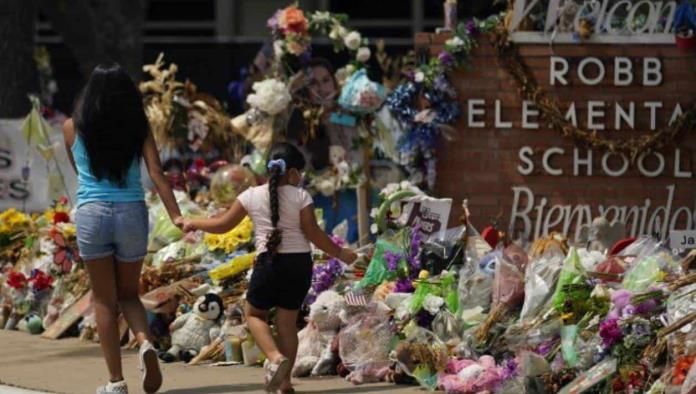 Gobernador de Texas no asiste a funeral de los niños de Uvalde