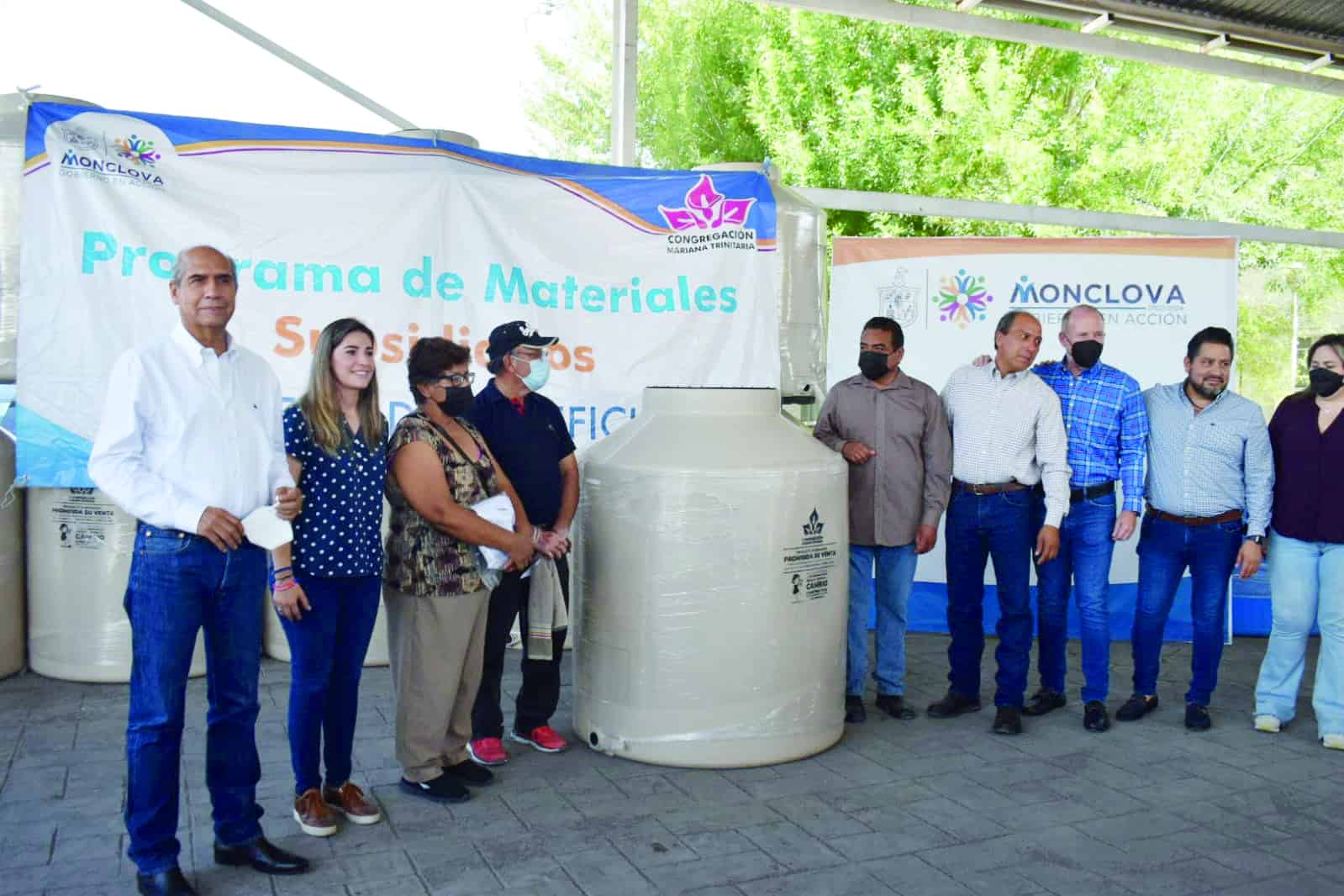 Son tinacos que se solicitan a Desarrollo Social y se paga una cantidad más económica a comparación de la que tiene de costo en el mercado.