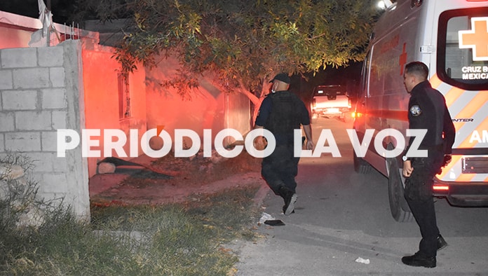 Autoridades y Paramédicos arribaron al sitio tras el reporte de una mujer golpeada.