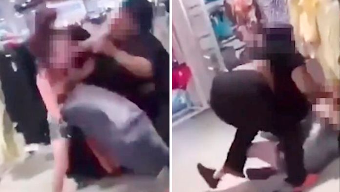 No llega al baño: se defeca durante pelea en una tienda de ropa