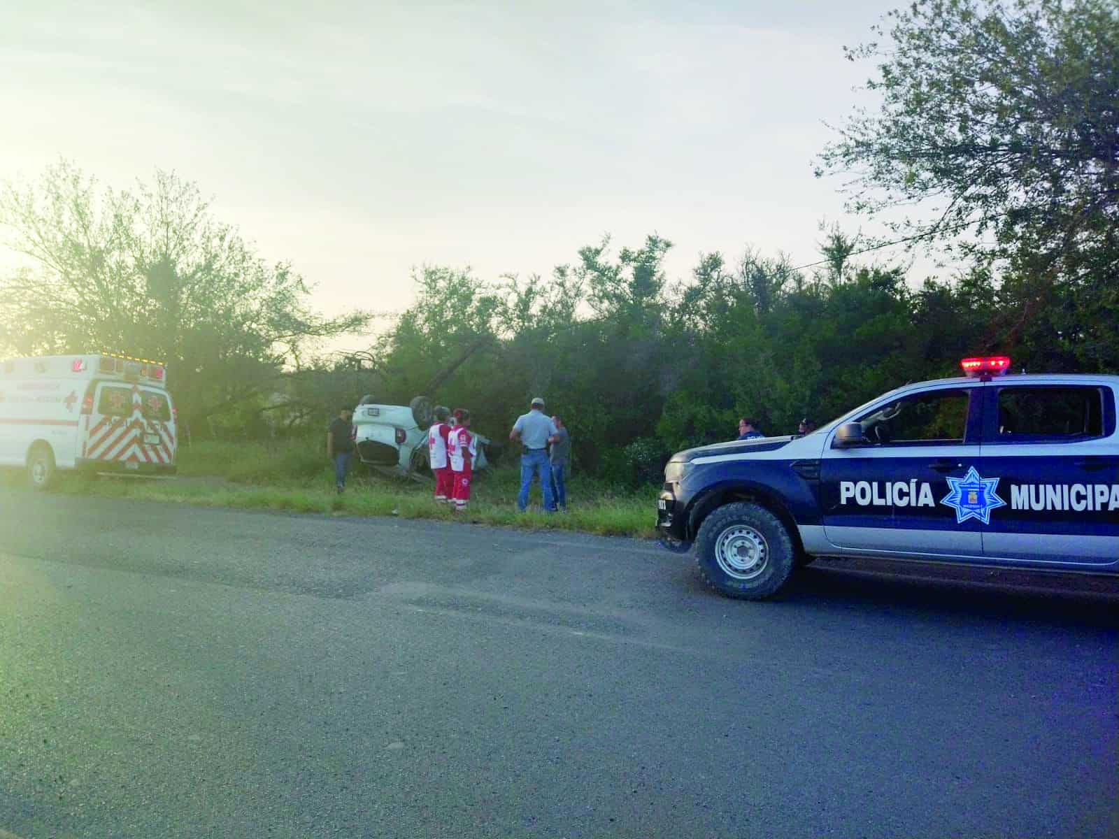 Vuelca y vive de  milagro