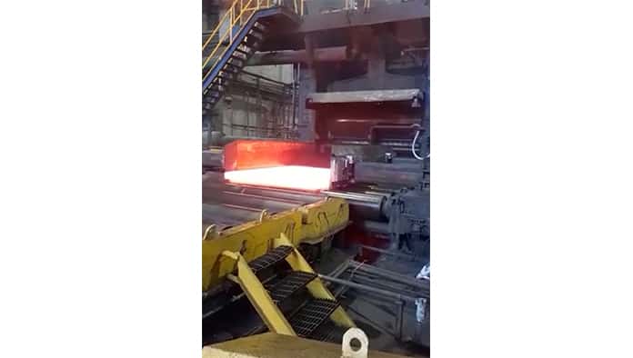 Calienta los hornos de placa en la Siderúrgica 1.