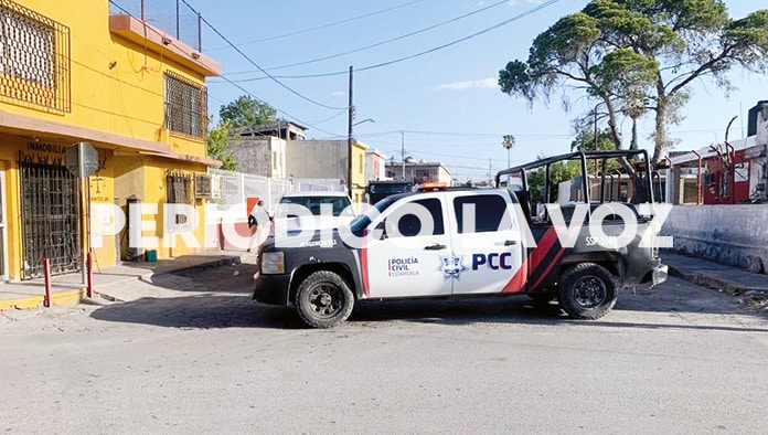 Elementos de la policía y una familia identifican unos 25 migrantes procedentes de Cuba y uno más de Perú.
