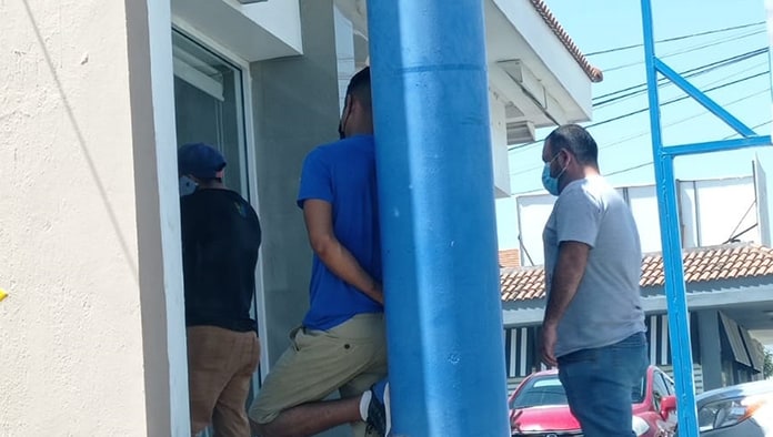 La población que regrese de vacacionar debe aislarse por algunos días.