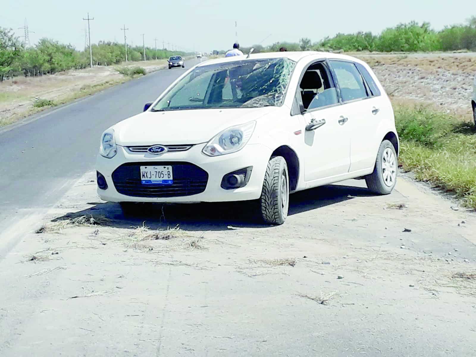 Una neolonesa volcó sobre la carretera federal 57.