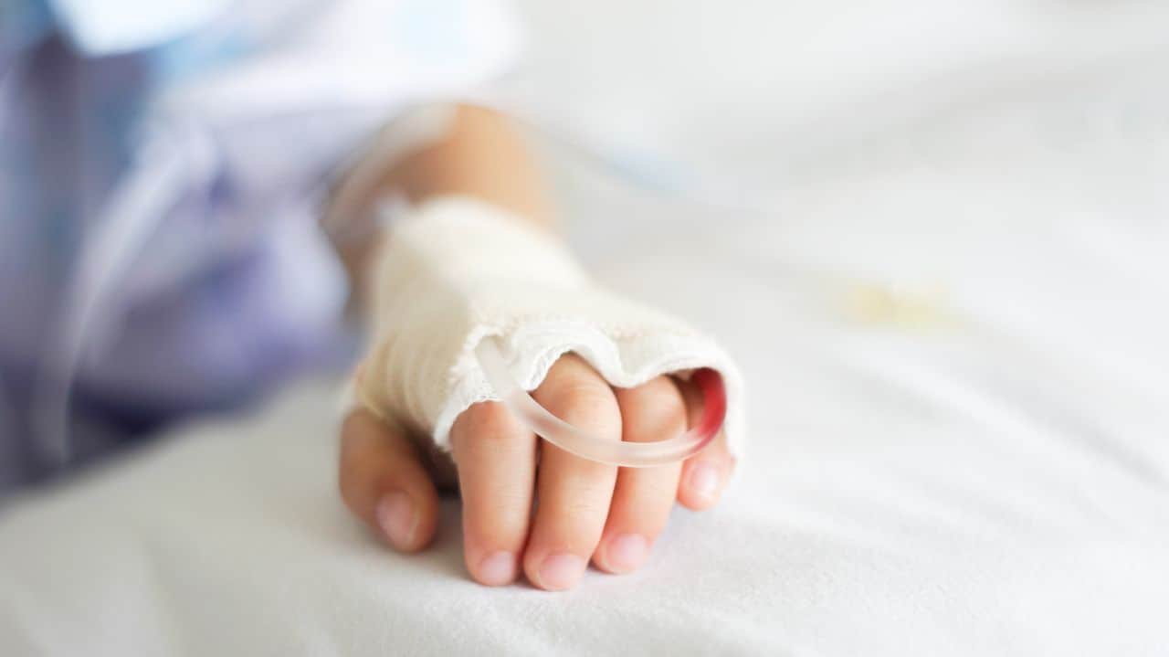 Sufre caída niño de 2 años; temen presente muerte cerebral