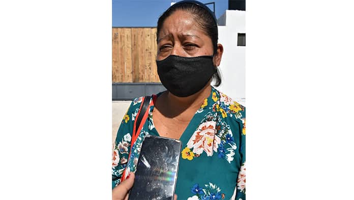 Claudia Verónica Camarillo, denuncia la invasión de un terreno en el Fraccionamiento Los Reyes.