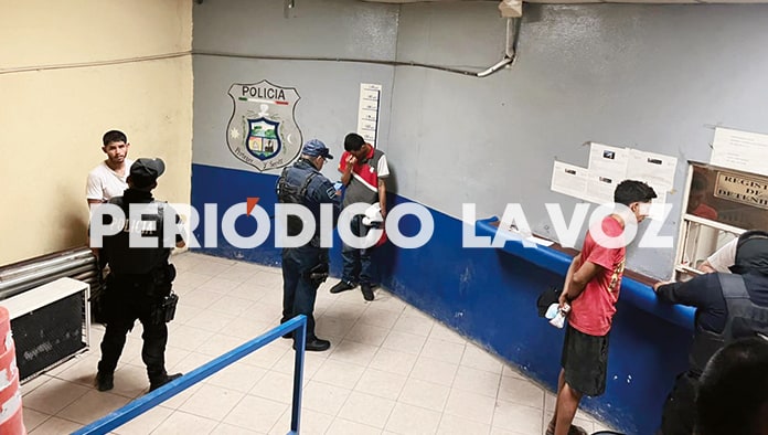 Los detenidos fueron llevados a la comandancia municipal, donde fueron remitidos a las celdas tras la falta cometida.