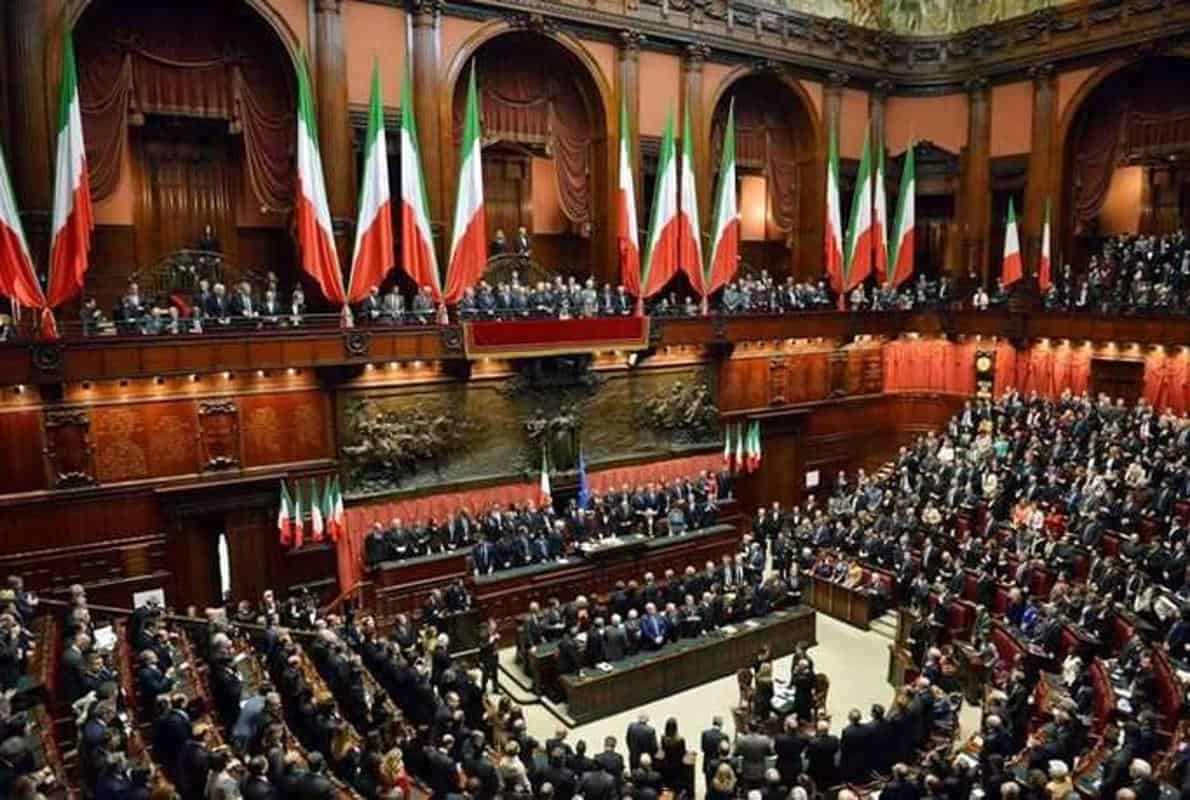 Crisis política italiana se agrava; Se disuelve el Parlamento Italiano