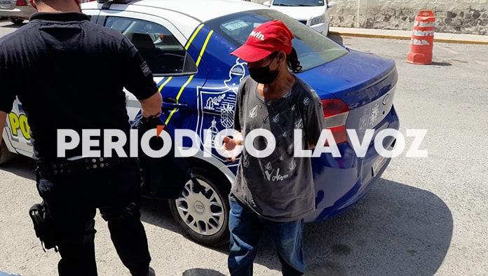 Por andar inhalando sustancias tóxicas fue detenido un sujeto que se paseaba por las calles de Colinas de Santiago.