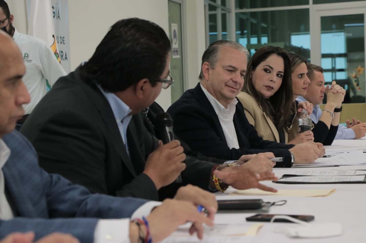 En el Gobierno de Miguel Riquelme estamos todos los días trabajando para consolidar el crecimiento económico.