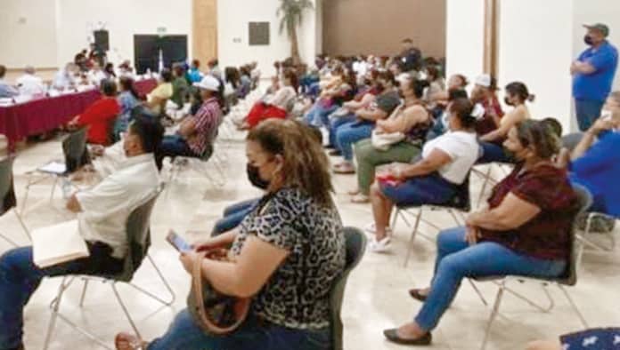 Trabajadores solicitan el apoyo de las viudas.