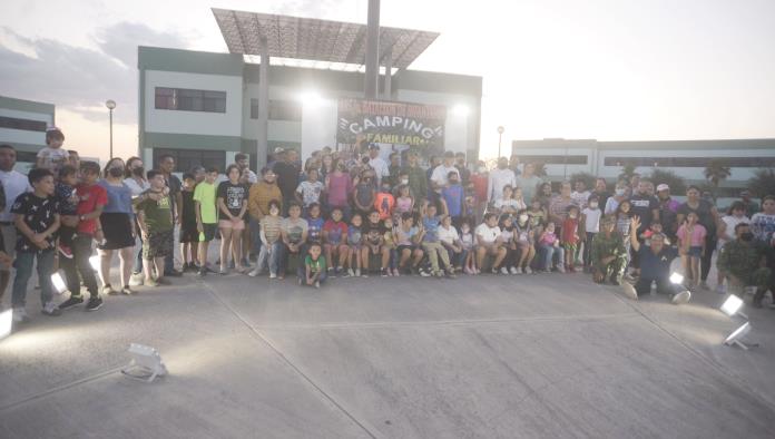 Frontera | Acampan familias en el 105 Batallón