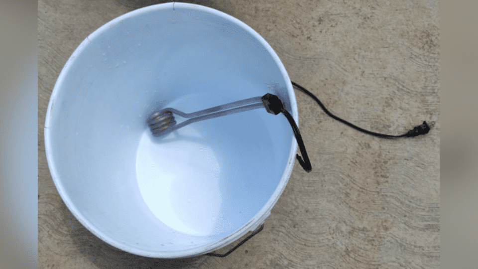 Muere albañil mientras calentaba agua con una resistencia