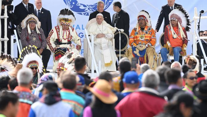 Papa Francisco pide perdón a indígenas que fueron abusados por la iglesia