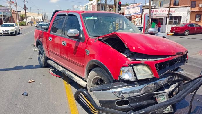 Se le atravesó un taxi, ¡Encontronazo!