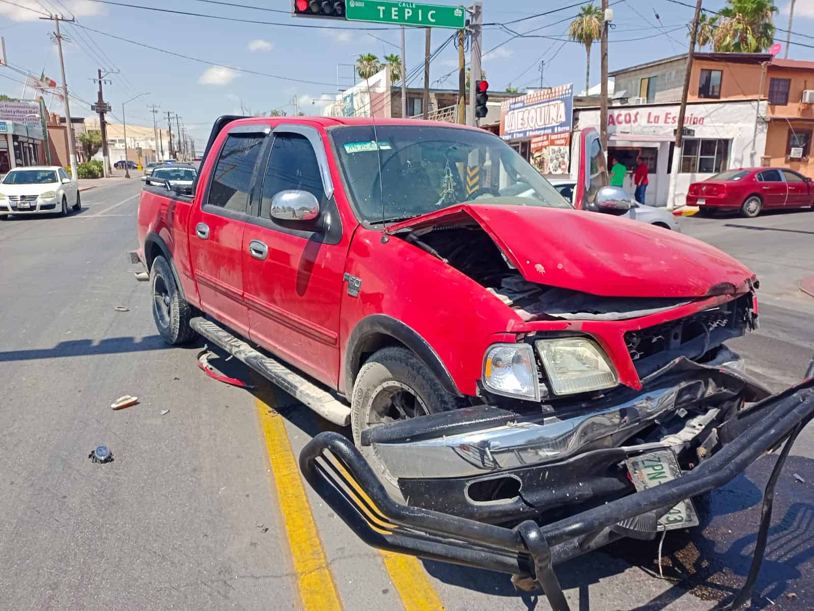 Se le atravesó un taxi, ¡Encontronazo!