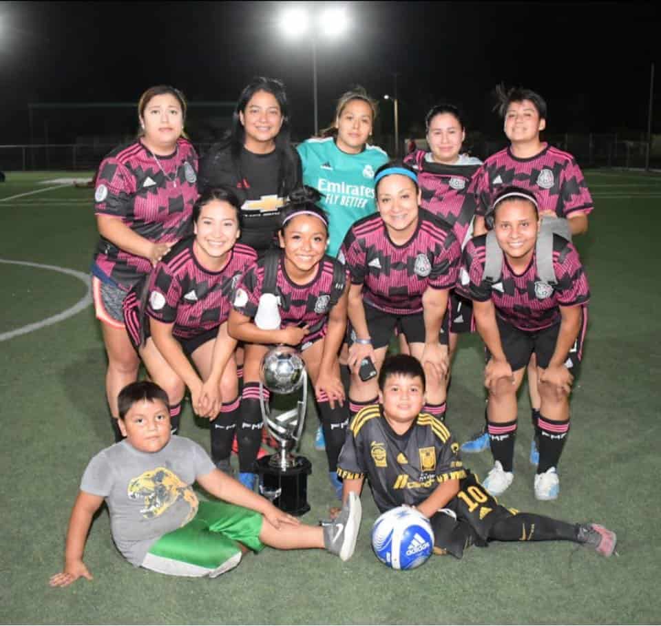 Culmina liga femenil de futbol 7 en Nava