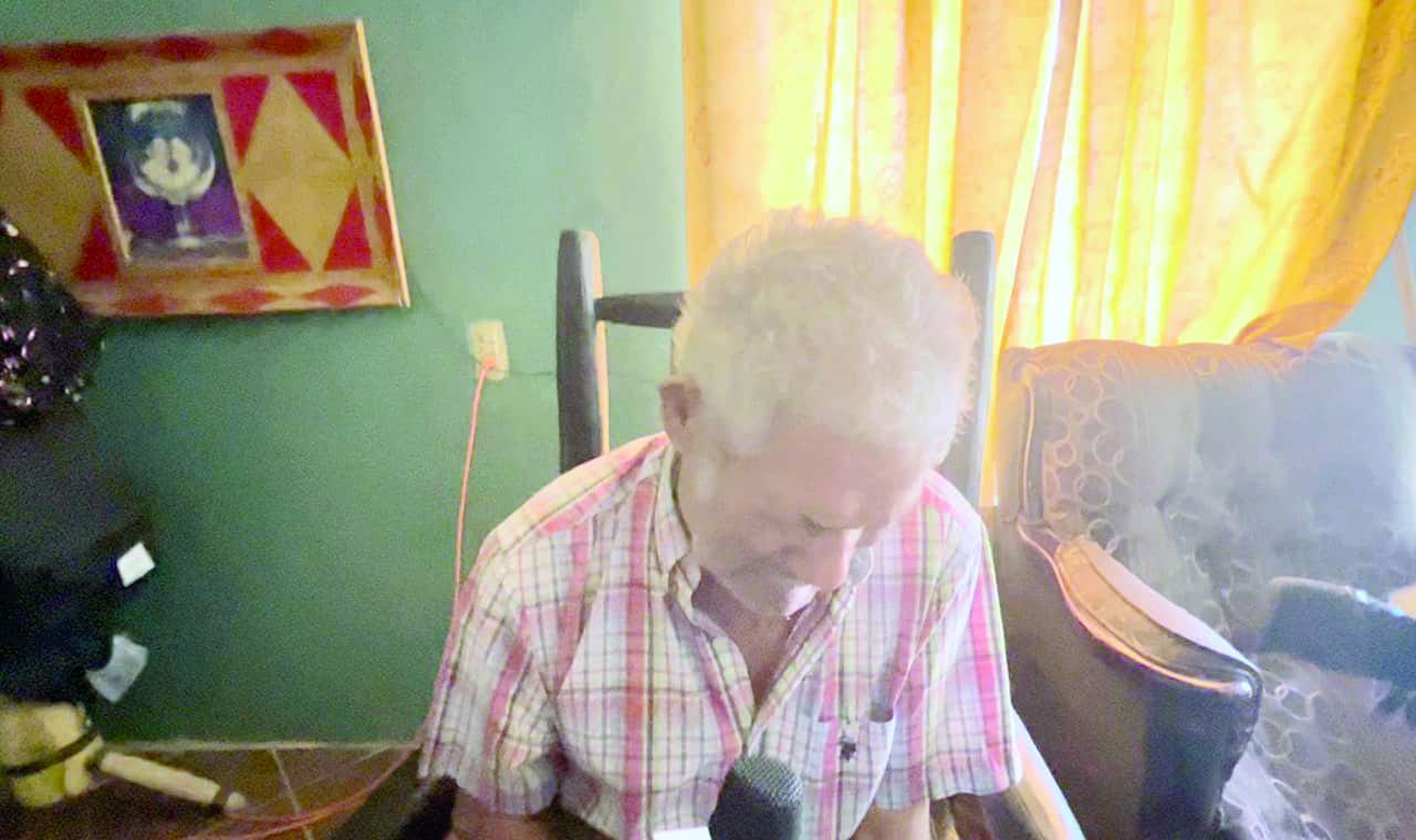 Don Nicolás rompió en llanto ante la situación por la cual atraviesan.