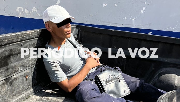 Johan fue encerrado por inhalar sustancias tóxicas afuera de su casa.