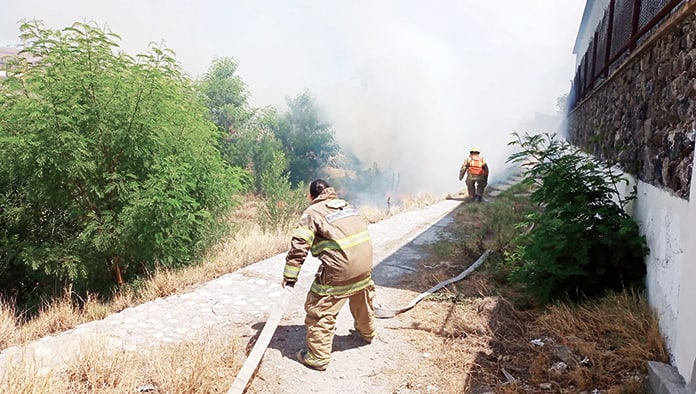 Se incendia el arroyo Frontera.