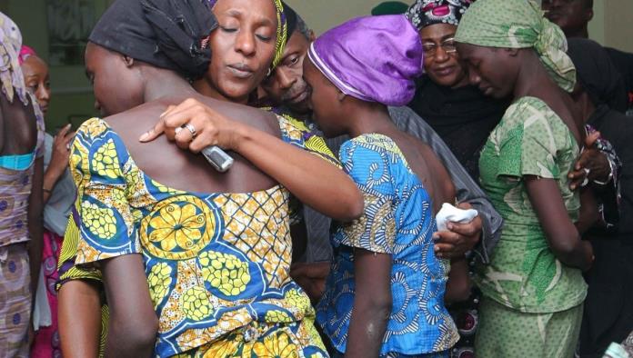 Ejercito de Nigeria rescata a dos niñas secuestradas por Boko Haram en el 2014
