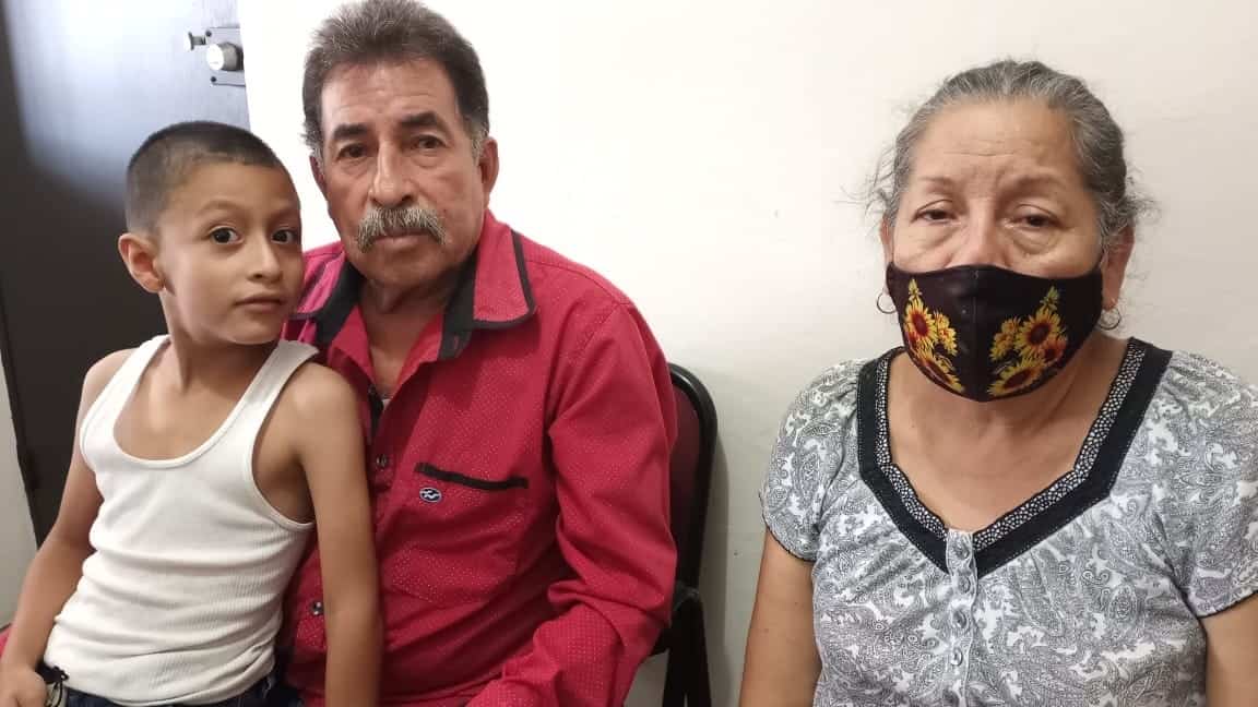 Santiago y Dora Alicia, agradecen a la ciudadanía por las muestras de solidaridad.