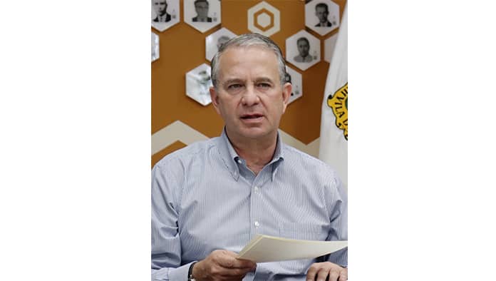 El Secretario de Educación de Coahuila, Francisco Saracho Navarro.