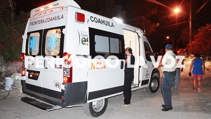 Paramédicos atendieron al hombre, quien por fortuna no ameritó ser trasladado a un hospital.