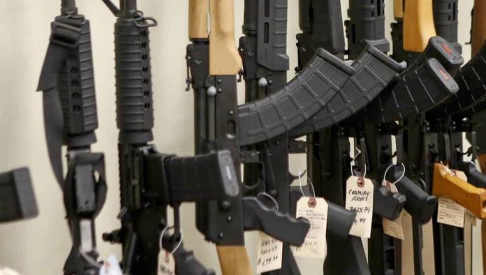 Cámara de Representantes de EU aprueba prohibir armas de asalto