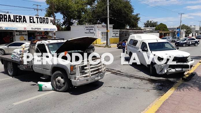 El accidente detuvo el tráfico momentáneamente.
