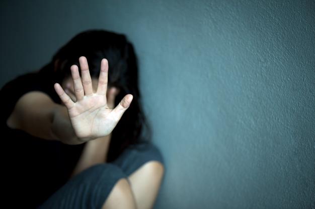 Volan a una mujer en las oficinas de Protección Civil