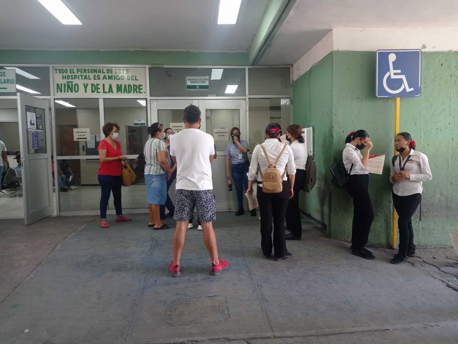 Las familias insisten en saber el estado de salud de los pacientes Covid.