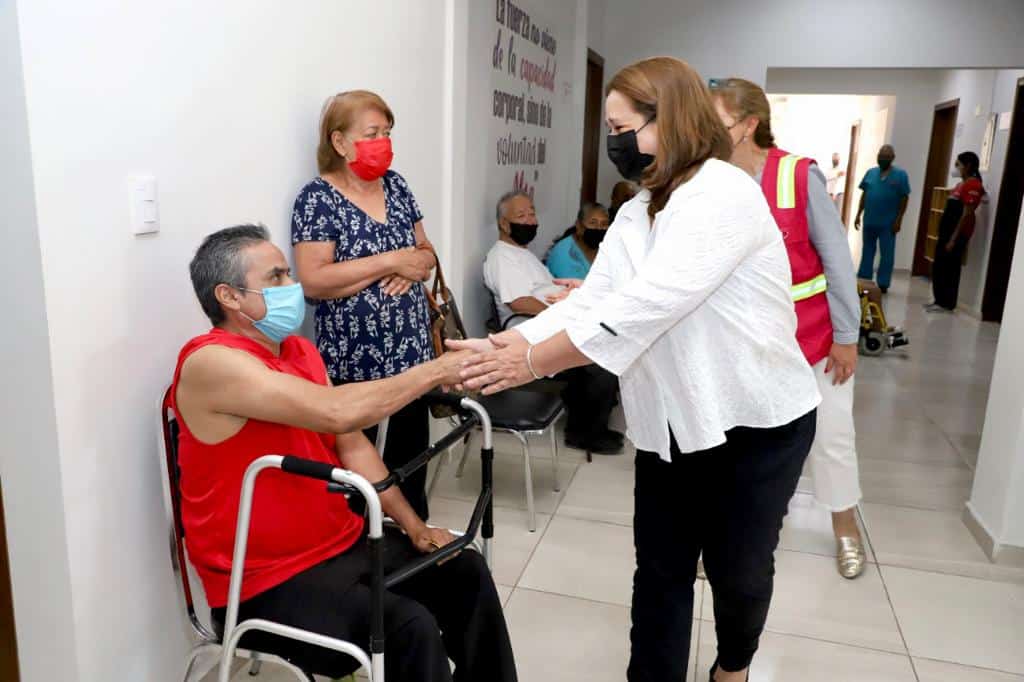Se han entregado mil 160 apoyos económicos, así como 12 mil 100 paquetes de alimentos nutritivos tanto en zona urbana como rural.