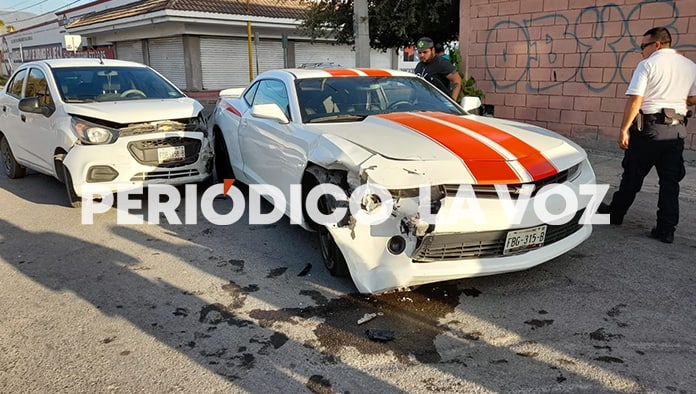 Un conductor que provenía de otra ciudad chocó contra un Camaro en el cruce de Allende y Matamoros.