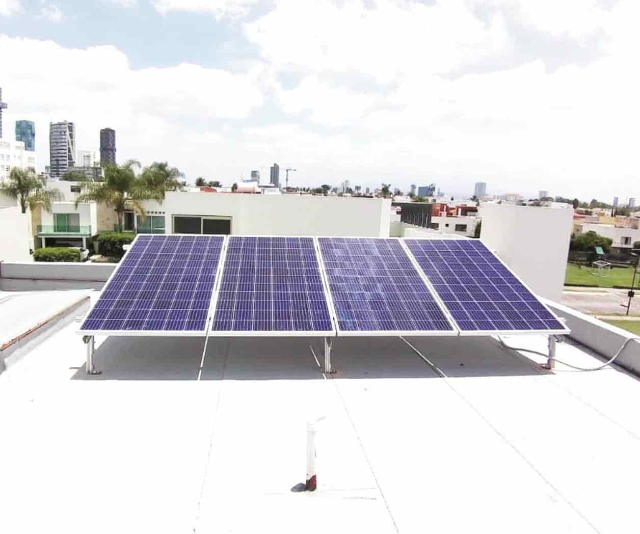 Optan comerciantes por paneles solares
