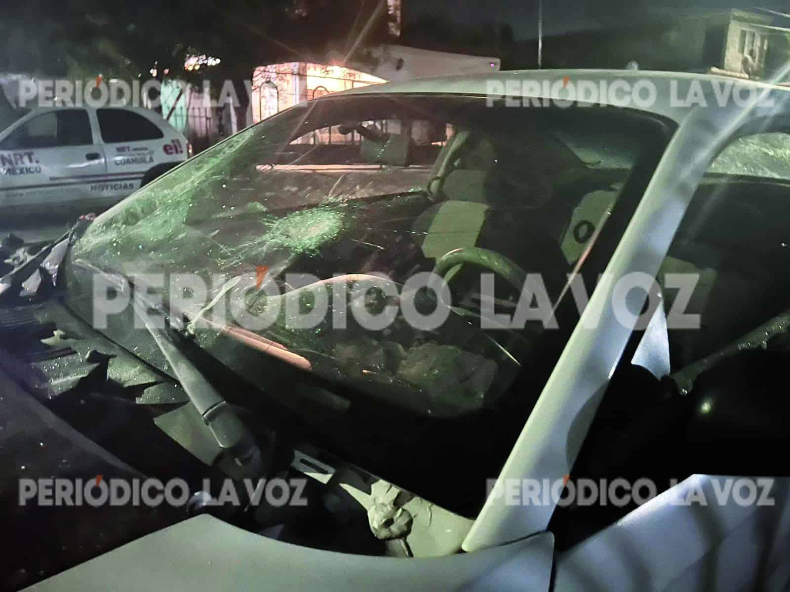 Vecinos cobran rencilla y golepan salvajemente a familia