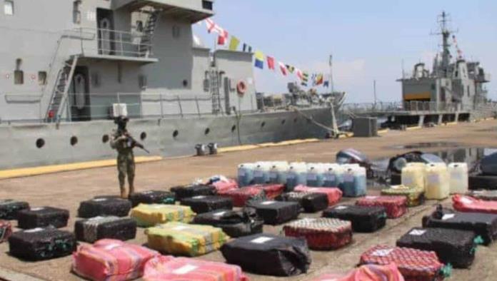Armada de México asegura 1.6 toneladas de cocaína tras persecución en lancha