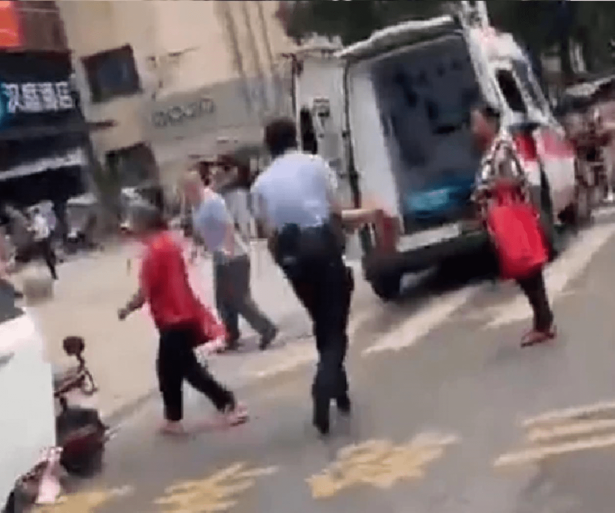 Horror en China; Hombre ataco con cuchillo una guardería; Hay tres muertos