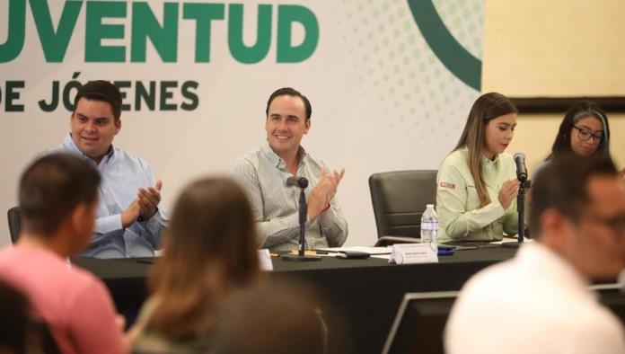 Presenta Manolo actividades del Mes de la Juventud