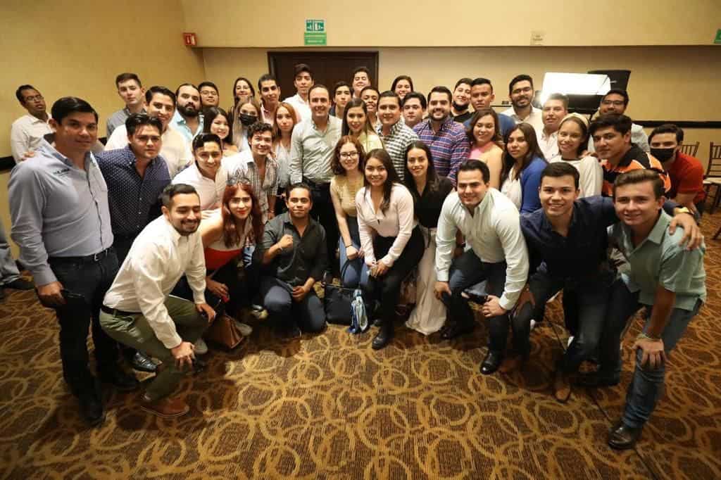 Presenta Manolo actividades del Mes de la Juventud