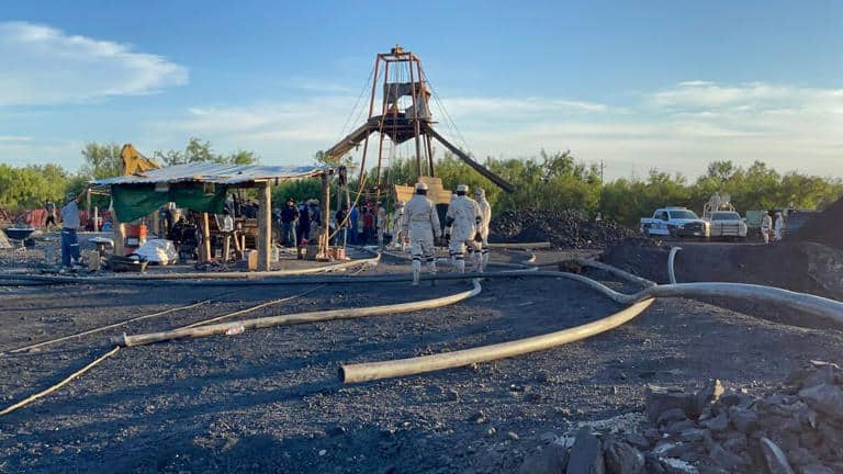 Pide AMLO bombas hidráulicas para extraer agua de minas
