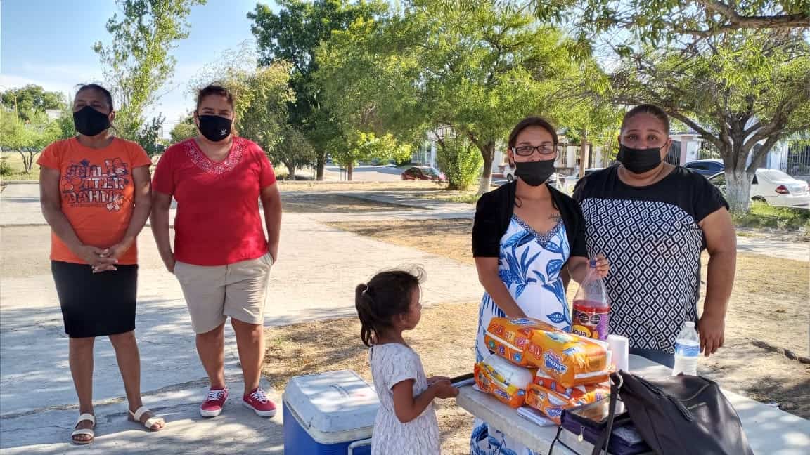 El comedor se ubica a un costado de la plaza.