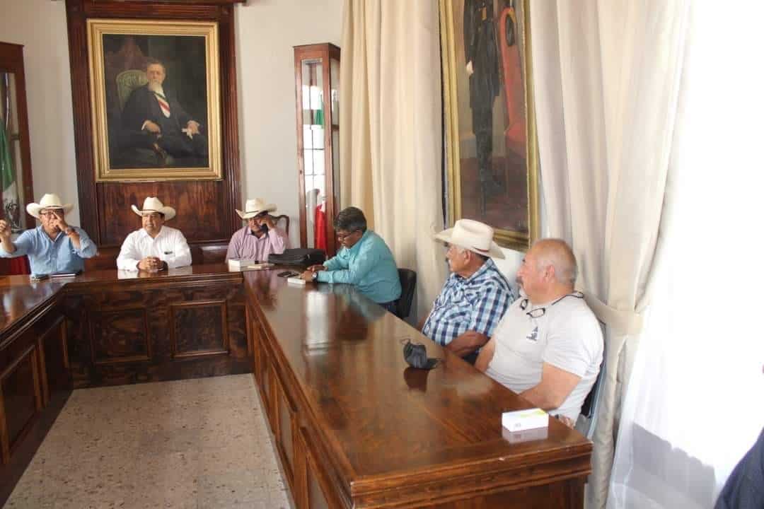 Los alcaldes coahuilenses Beto Villarreal y Beto Piña  celebraron en el Pueblo Mágico de Cuatro Ciénegas, la junta.